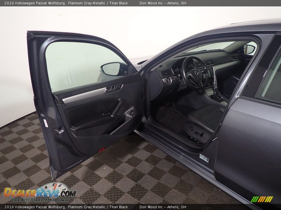 2019 Volkswagen Passat Wolfsburg Platinum Gray Metallic / Titan Black Photo #17