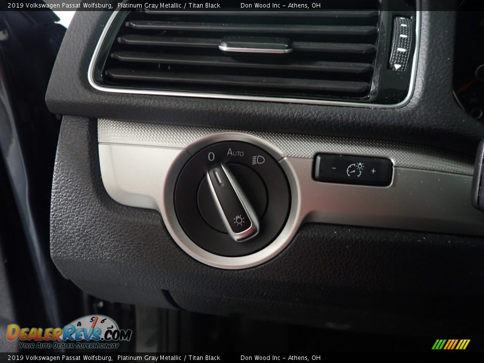 2019 Volkswagen Passat Wolfsburg Platinum Gray Metallic / Titan Black Photo #28
