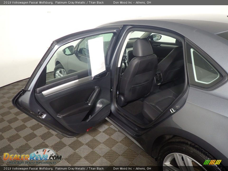2019 Volkswagen Passat Wolfsburg Platinum Gray Metallic / Titan Black Photo #31