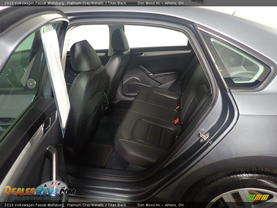2019 Volkswagen Passat Wolfsburg Platinum Gray Metallic / Titan Black Photo #32