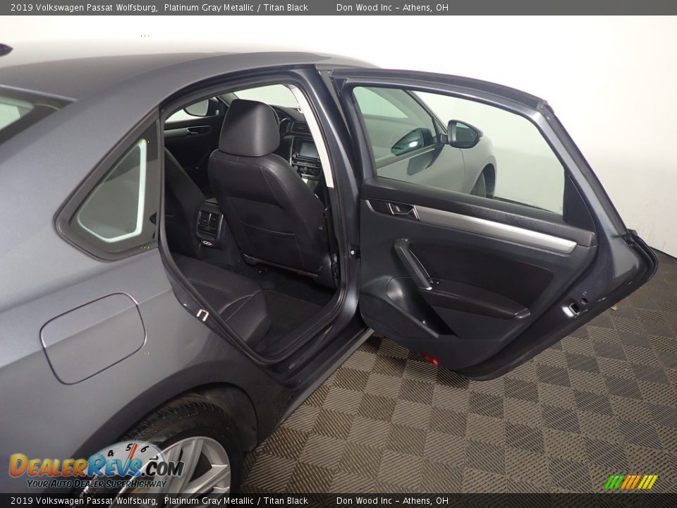 2019 Volkswagen Passat Wolfsburg Platinum Gray Metallic / Titan Black Photo #33