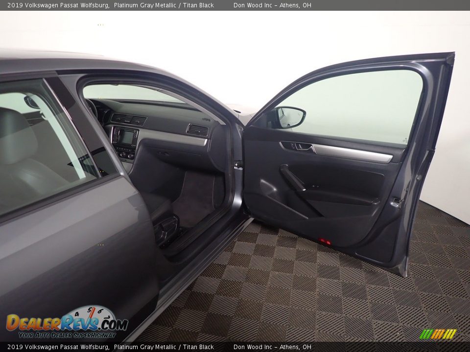 2019 Volkswagen Passat Wolfsburg Platinum Gray Metallic / Titan Black Photo #35