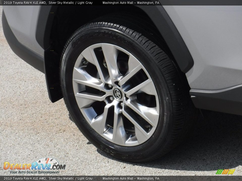 2019 Toyota RAV4 XLE AWD Silver Sky Metallic / Light Gray Photo #4