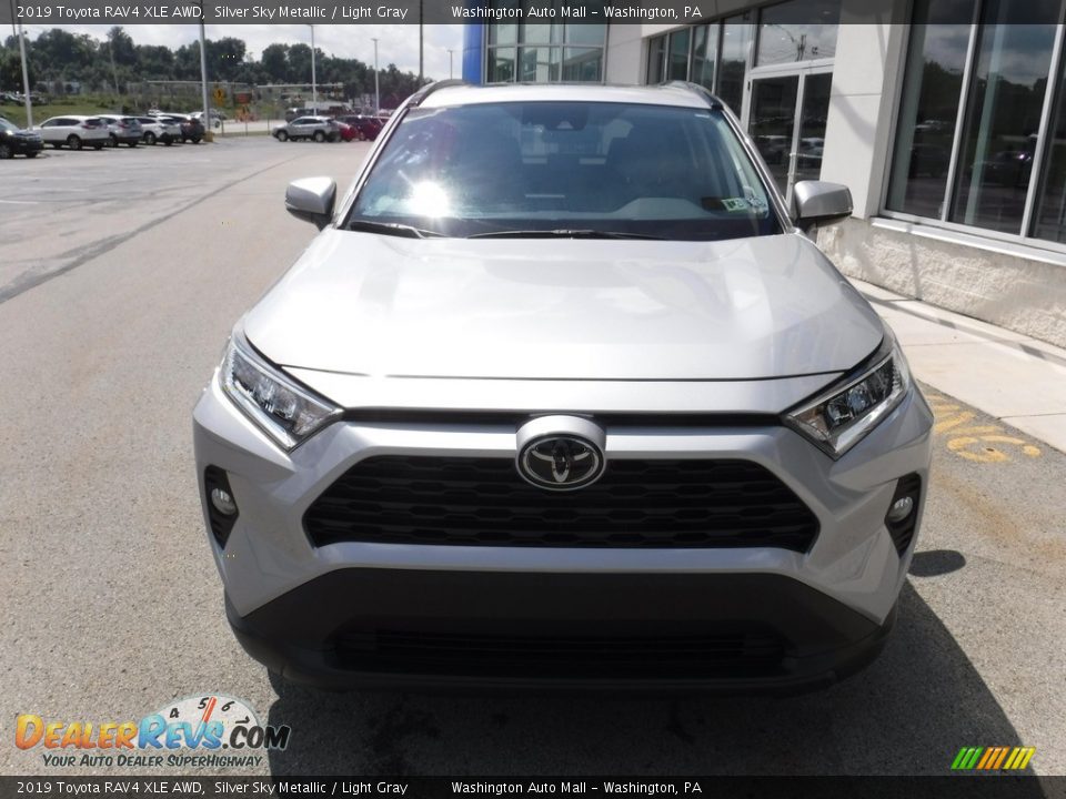 2019 Toyota RAV4 XLE AWD Silver Sky Metallic / Light Gray Photo #5