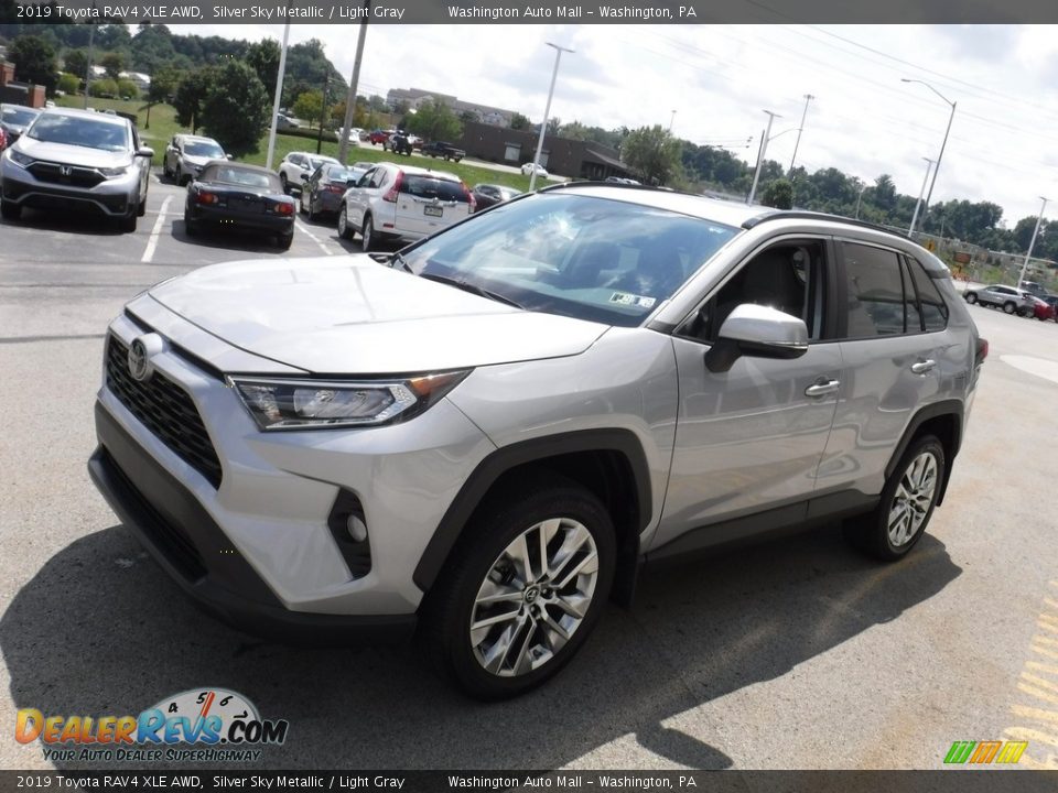 2019 Toyota RAV4 XLE AWD Silver Sky Metallic / Light Gray Photo #6