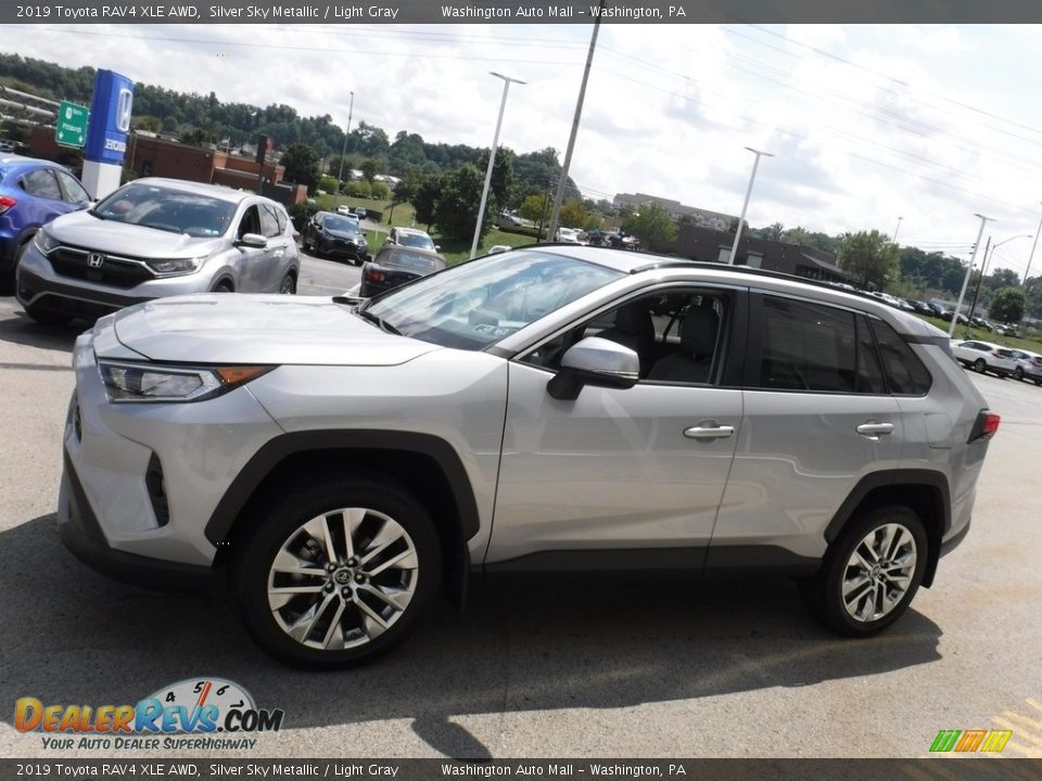 2019 Toyota RAV4 XLE AWD Silver Sky Metallic / Light Gray Photo #7