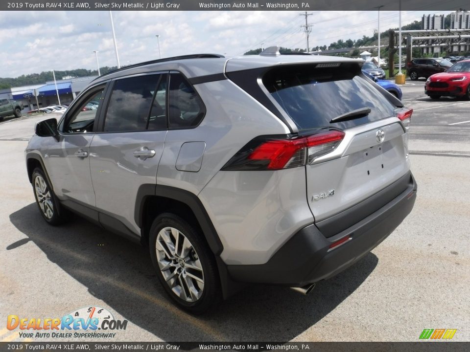2019 Toyota RAV4 XLE AWD Silver Sky Metallic / Light Gray Photo #8