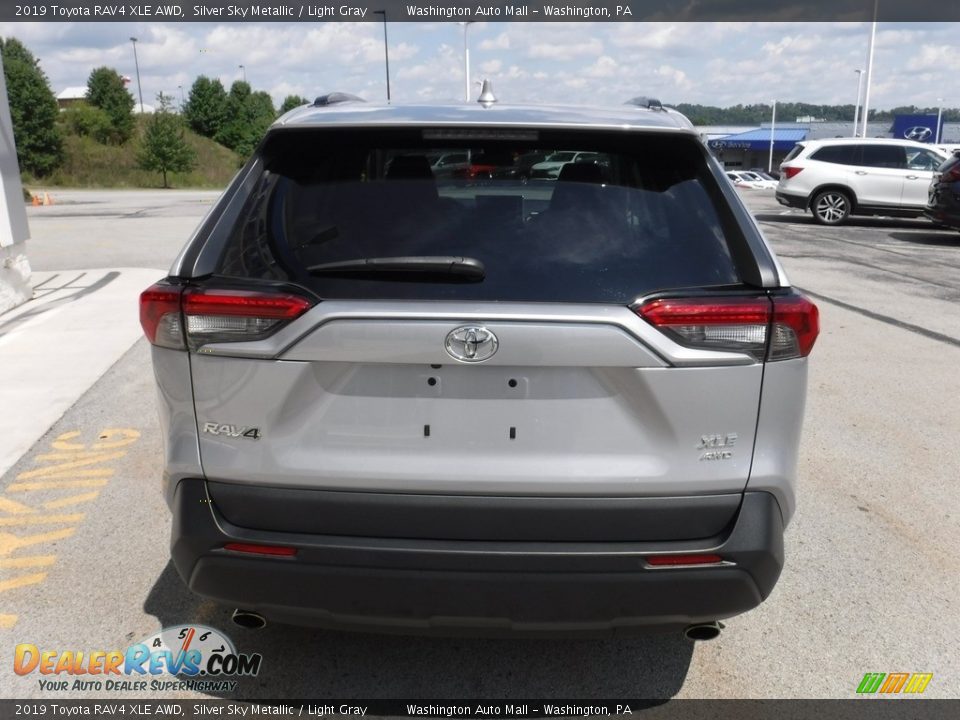 2019 Toyota RAV4 XLE AWD Silver Sky Metallic / Light Gray Photo #9