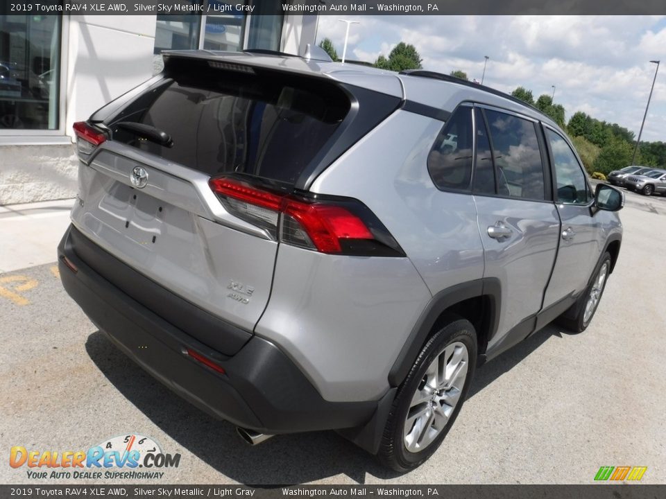 2019 Toyota RAV4 XLE AWD Silver Sky Metallic / Light Gray Photo #10