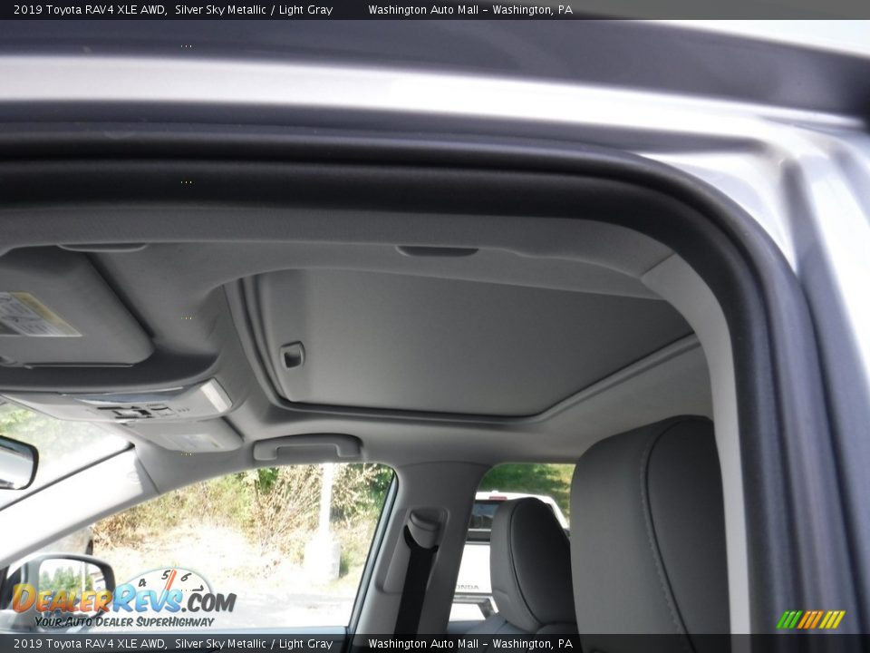 2019 Toyota RAV4 XLE AWD Silver Sky Metallic / Light Gray Photo #12