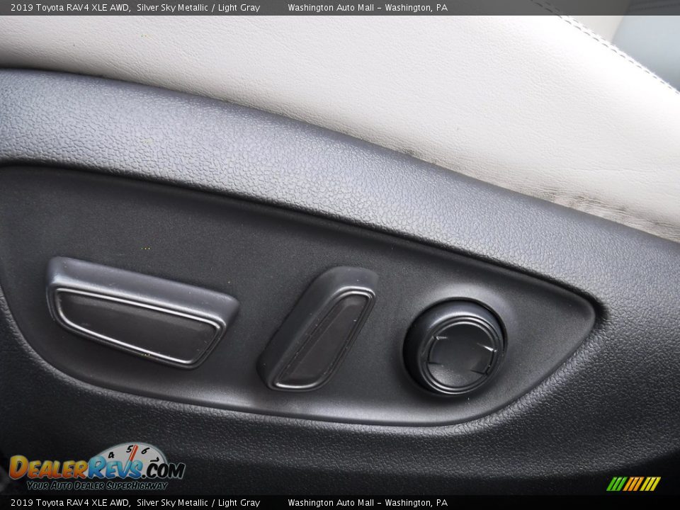 2019 Toyota RAV4 XLE AWD Silver Sky Metallic / Light Gray Photo #15