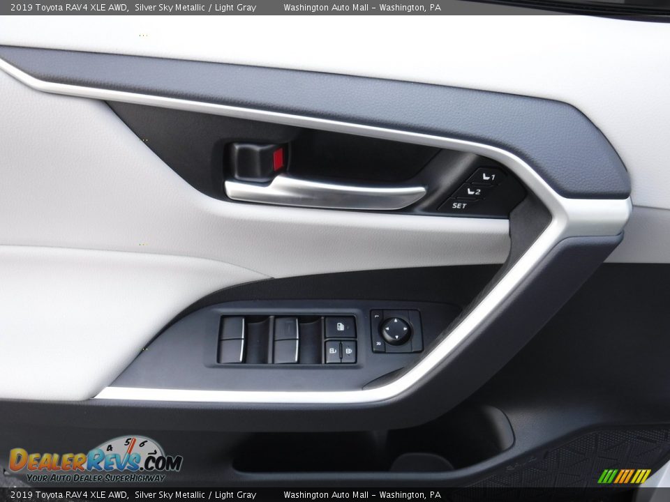 2019 Toyota RAV4 XLE AWD Silver Sky Metallic / Light Gray Photo #26
