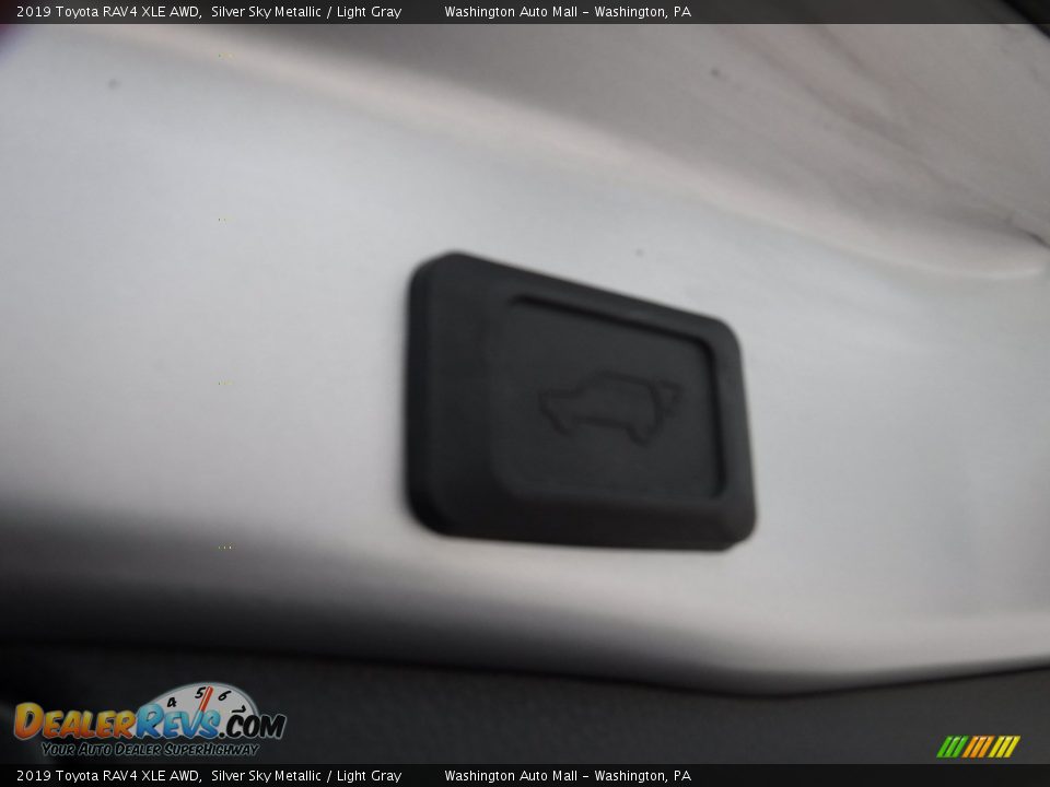 2019 Toyota RAV4 XLE AWD Silver Sky Metallic / Light Gray Photo #29