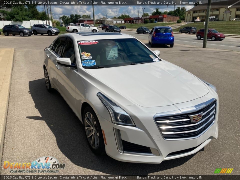 Front 3/4 View of 2016 Cadillac CTS 3.6 Luxury Sedan Photo #8