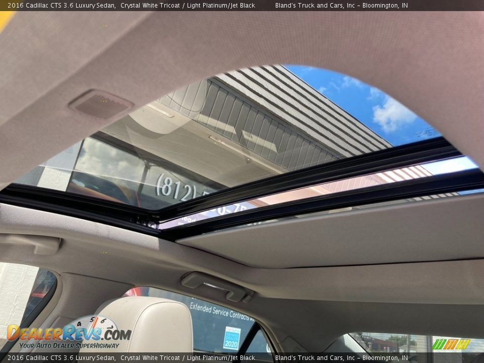 2016 Cadillac CTS 3.6 Luxury Sedan Crystal White Tricoat / Light Platinum/Jet Black Photo #31