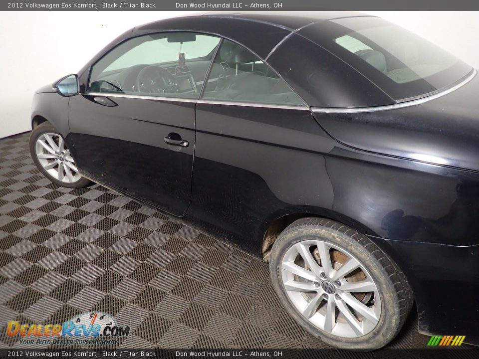 2012 Volkswagen Eos Komfort Black / Titan Black Photo #16