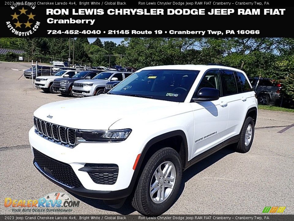 2023 Jeep Grand Cherokee Laredo 4x4 Bright White / Global Black Photo #1