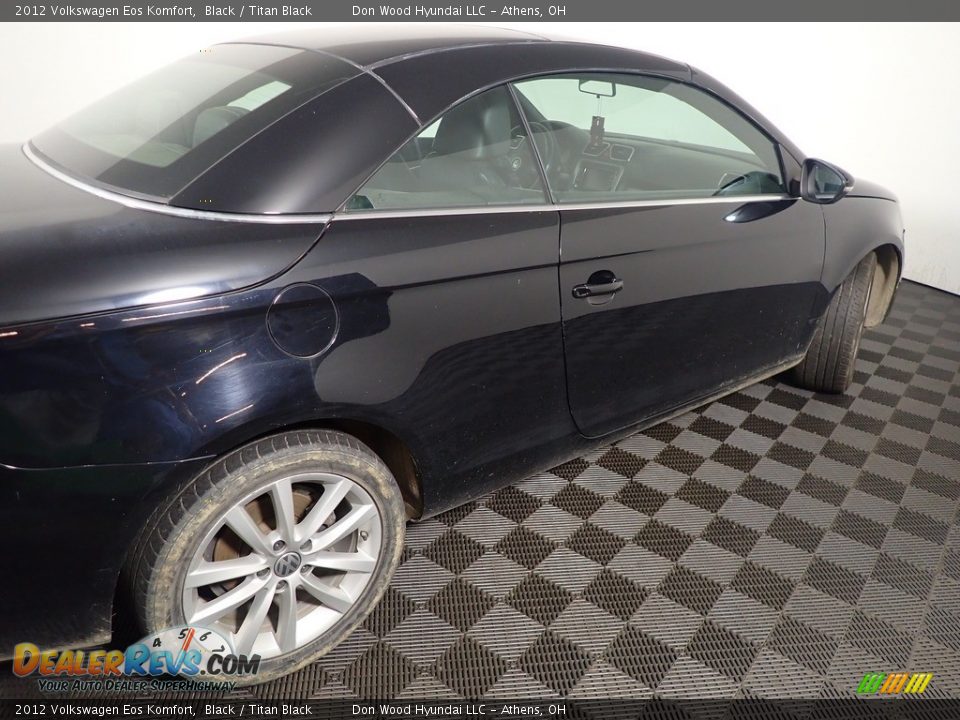 2012 Volkswagen Eos Komfort Black / Titan Black Photo #17