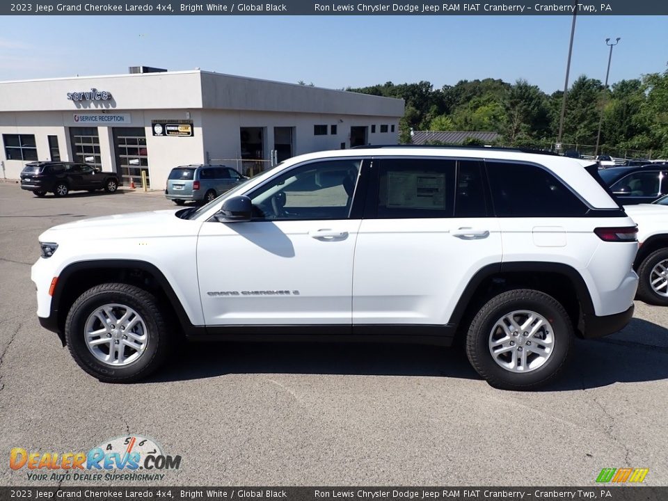 Bright White 2023 Jeep Grand Cherokee Laredo 4x4 Photo #2