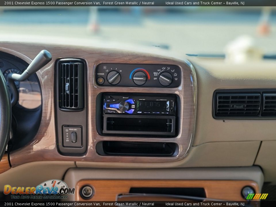 Controls of 2001 Chevrolet Express 1500 Passenger Conversion Van Photo #17