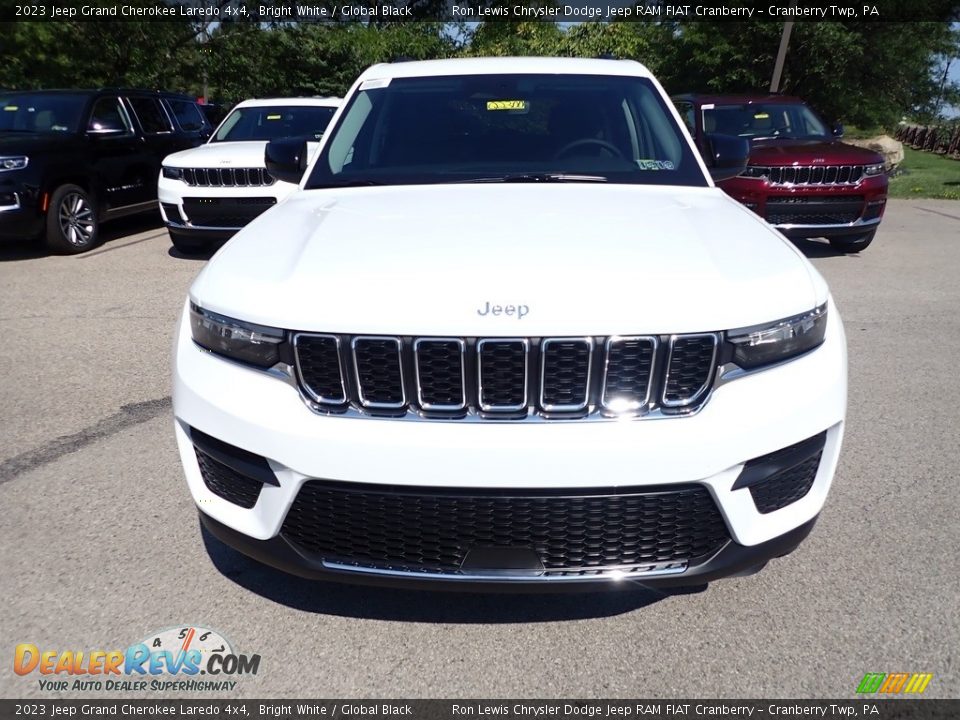 2023 Jeep Grand Cherokee Laredo 4x4 Bright White / Global Black Photo #8