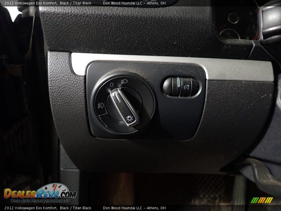 2012 Volkswagen Eos Komfort Black / Titan Black Photo #26