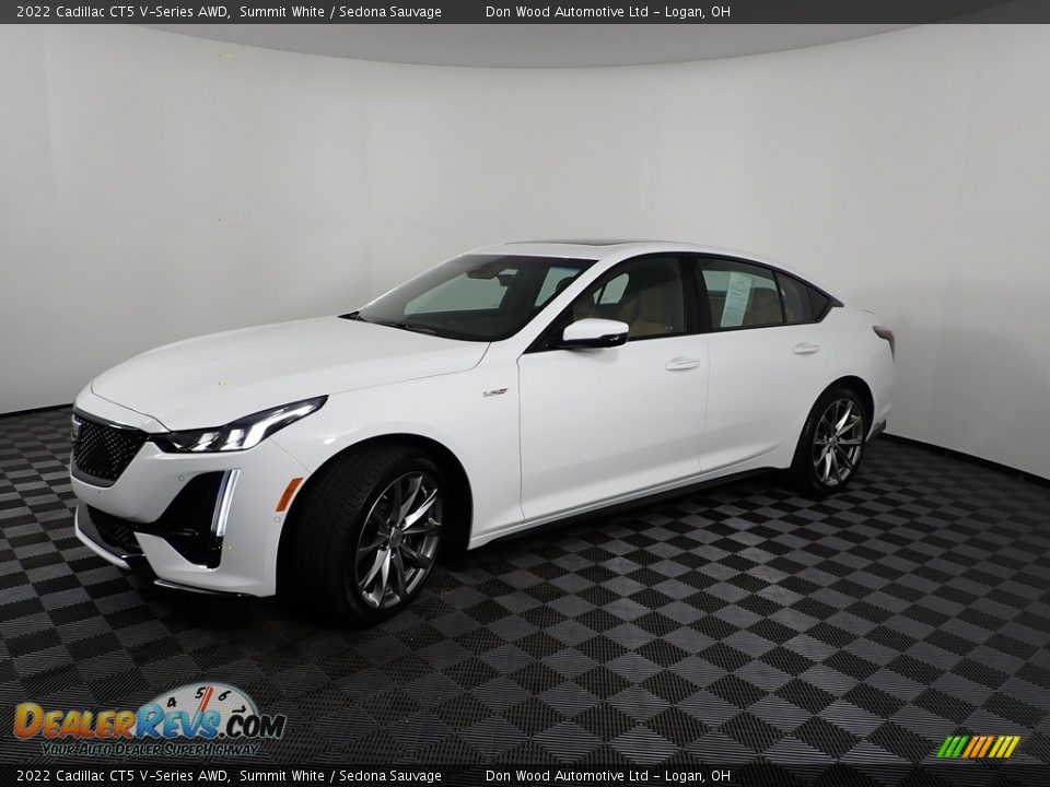 Front 3/4 View of 2022 Cadillac CT5 V-Series AWD Photo #9