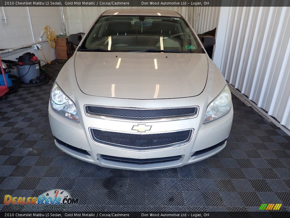 2010 Chevrolet Malibu LS Sedan Gold Mist Metallic / Cocoa/Cashmere Photo #2