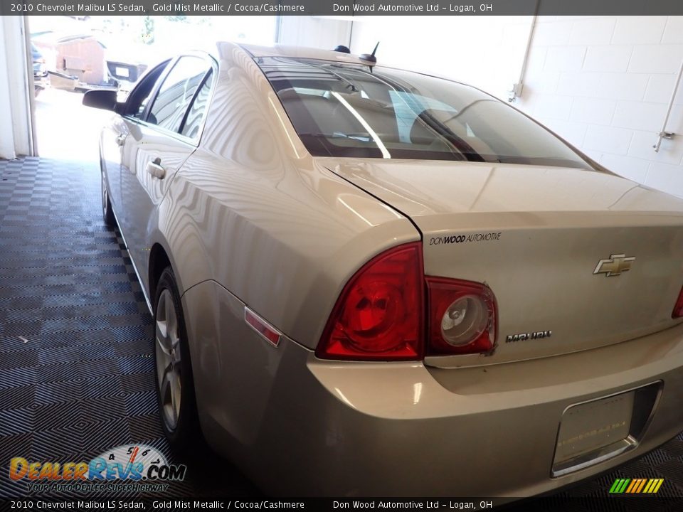 2010 Chevrolet Malibu LS Sedan Gold Mist Metallic / Cocoa/Cashmere Photo #4