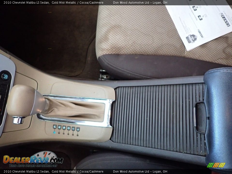 2010 Chevrolet Malibu LS Sedan Gold Mist Metallic / Cocoa/Cashmere Photo #17
