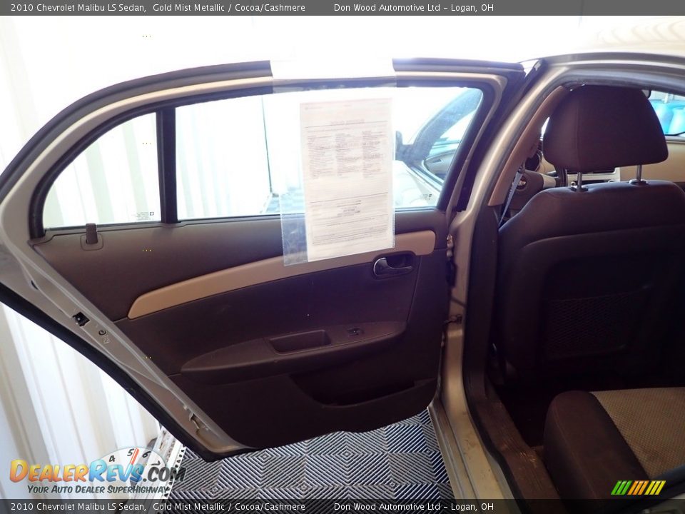 2010 Chevrolet Malibu LS Sedan Gold Mist Metallic / Cocoa/Cashmere Photo #18