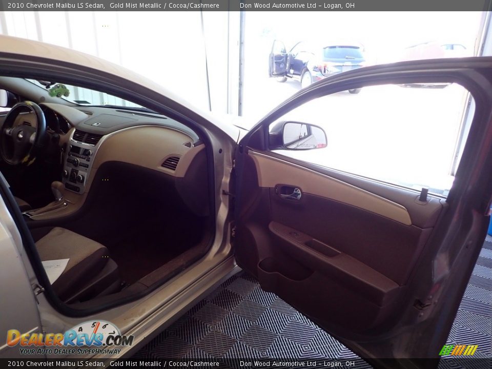 2010 Chevrolet Malibu LS Sedan Gold Mist Metallic / Cocoa/Cashmere Photo #21
