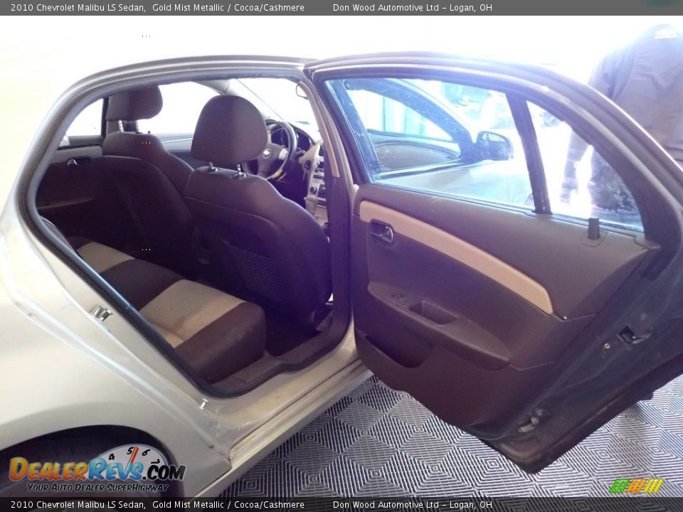 2010 Chevrolet Malibu LS Sedan Gold Mist Metallic / Cocoa/Cashmere Photo #23