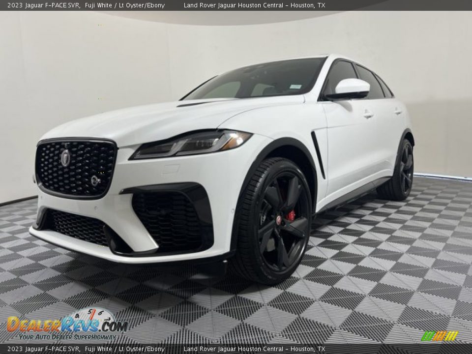 Front 3/4 View of 2023 Jaguar F-PACE SVR Photo #1