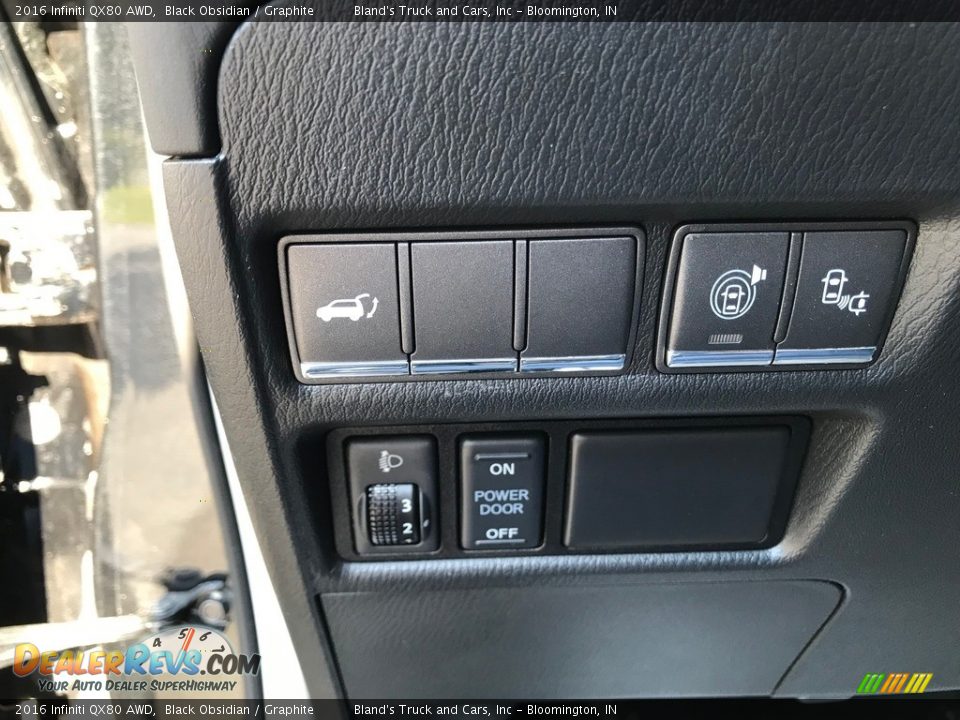 Controls of 2016 Infiniti QX80 AWD Photo #18
