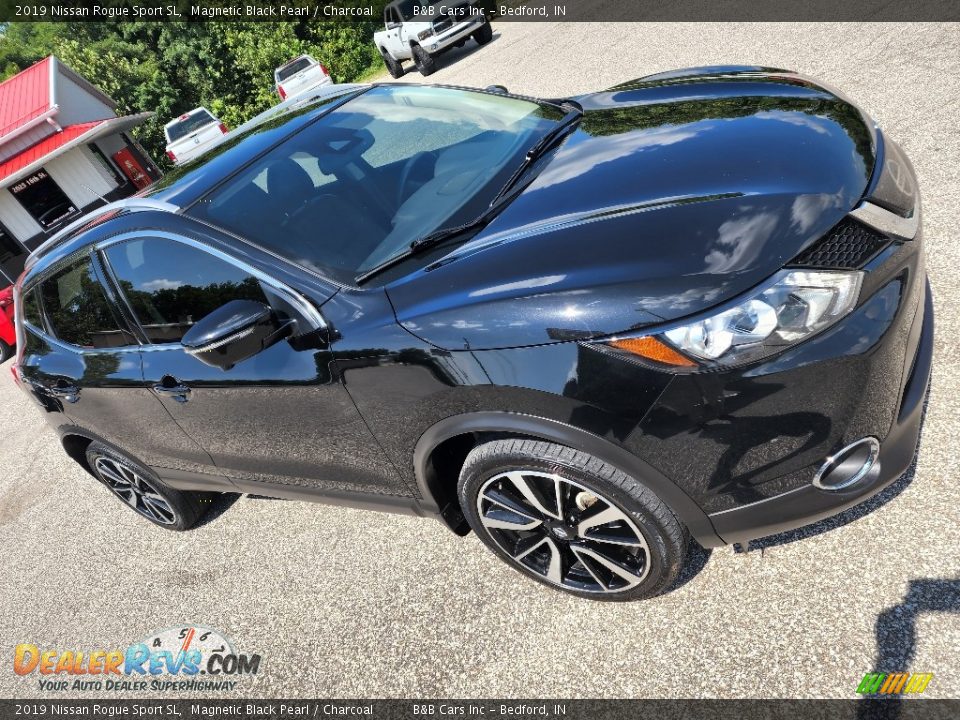Front 3/4 View of 2019 Nissan Rogue Sport SL Photo #6