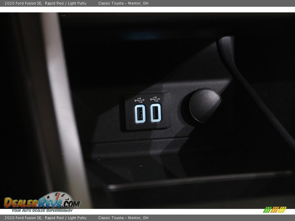2020 Ford Fusion SE Rapid Red / Light Putty Photo #17