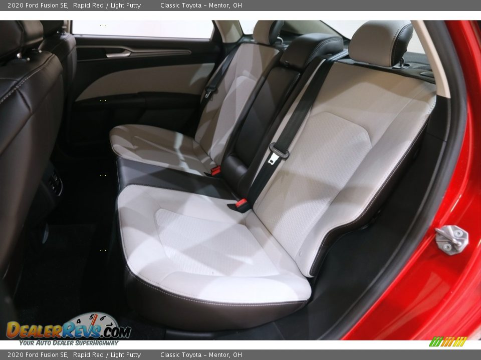 2020 Ford Fusion SE Rapid Red / Light Putty Photo #21