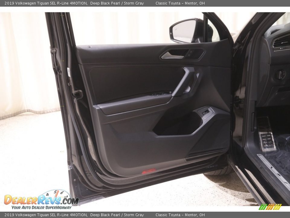 2019 Volkswagen Tiguan SEL R-Line 4MOTION Deep Black Pearl / Storm Gray Photo #4