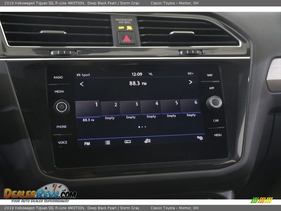2019 Volkswagen Tiguan SEL R-Line 4MOTION Deep Black Pearl / Storm Gray Photo #10