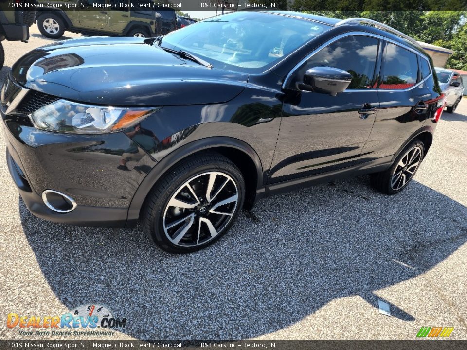 Magnetic Black Pearl 2019 Nissan Rogue Sport SL Photo #32