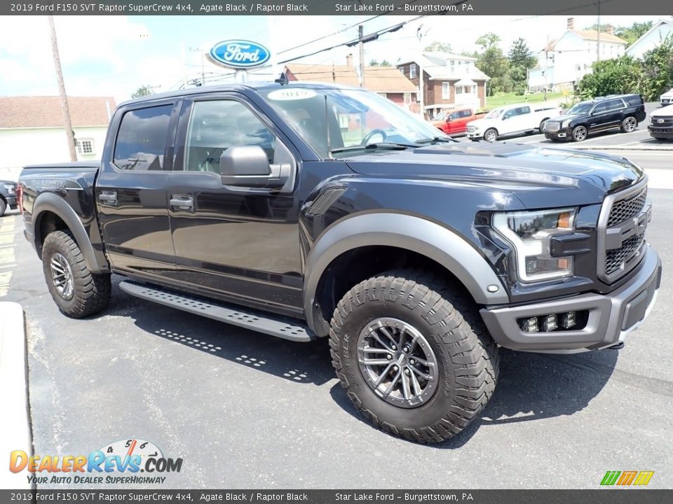Front 3/4 View of 2019 Ford F150 SVT Raptor SuperCrew 4x4 Photo #8