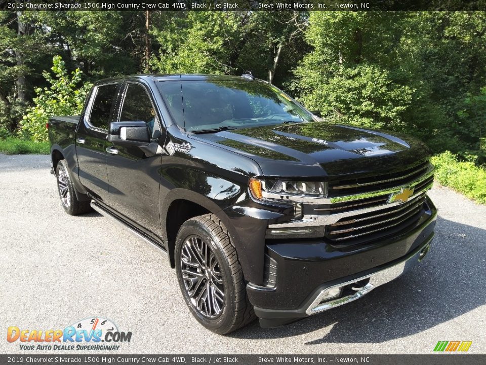 Front 3/4 View of 2019 Chevrolet Silverado 1500 High Country Crew Cab 4WD Photo #4