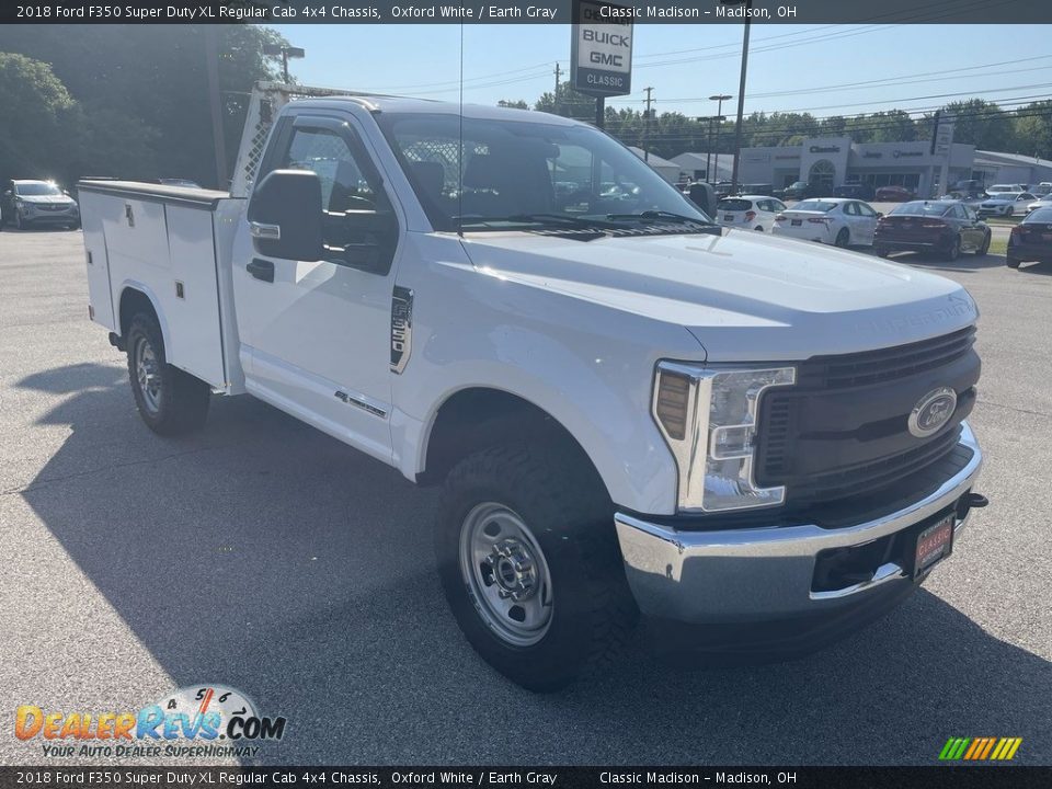 Front 3/4 View of 2018 Ford F350 Super Duty XL Regular Cab 4x4 Chassis Photo #4