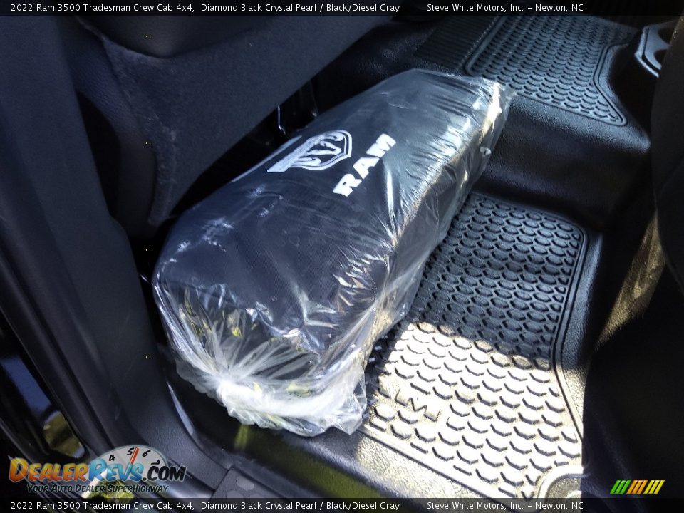 2022 Ram 3500 Tradesman Crew Cab 4x4 Diamond Black Crystal Pearl / Black/Diesel Gray Photo #15