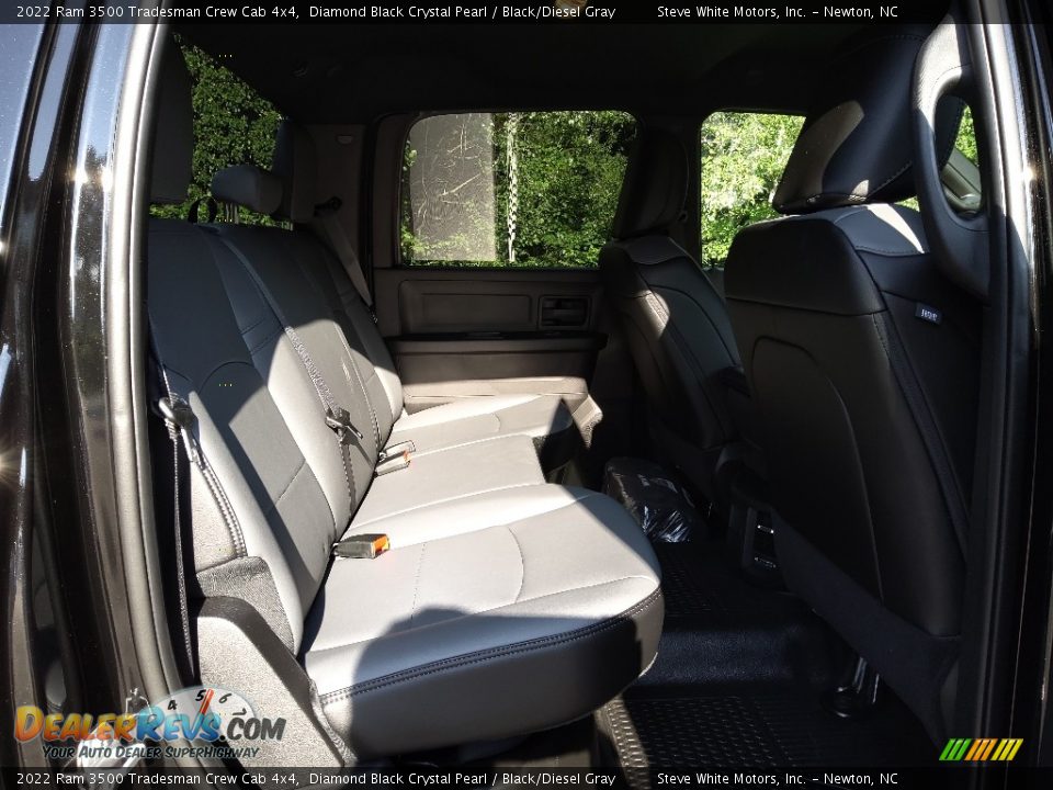 2022 Ram 3500 Tradesman Crew Cab 4x4 Diamond Black Crystal Pearl / Black/Diesel Gray Photo #17