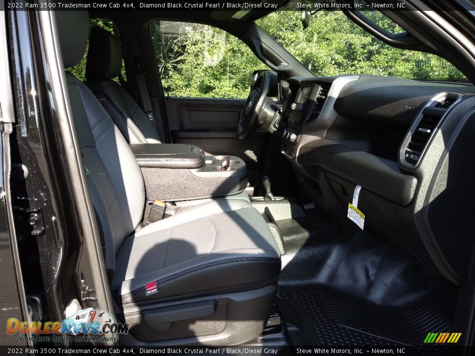 2022 Ram 3500 Tradesman Crew Cab 4x4 Diamond Black Crystal Pearl / Black/Diesel Gray Photo #18