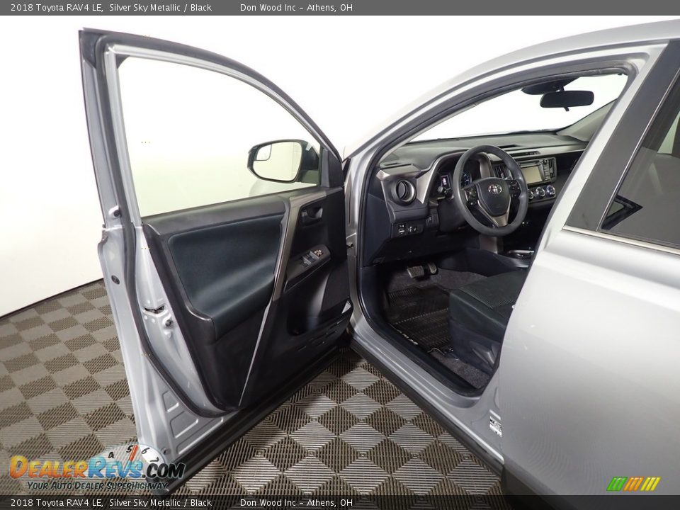 2018 Toyota RAV4 LE Silver Sky Metallic / Black Photo #16
