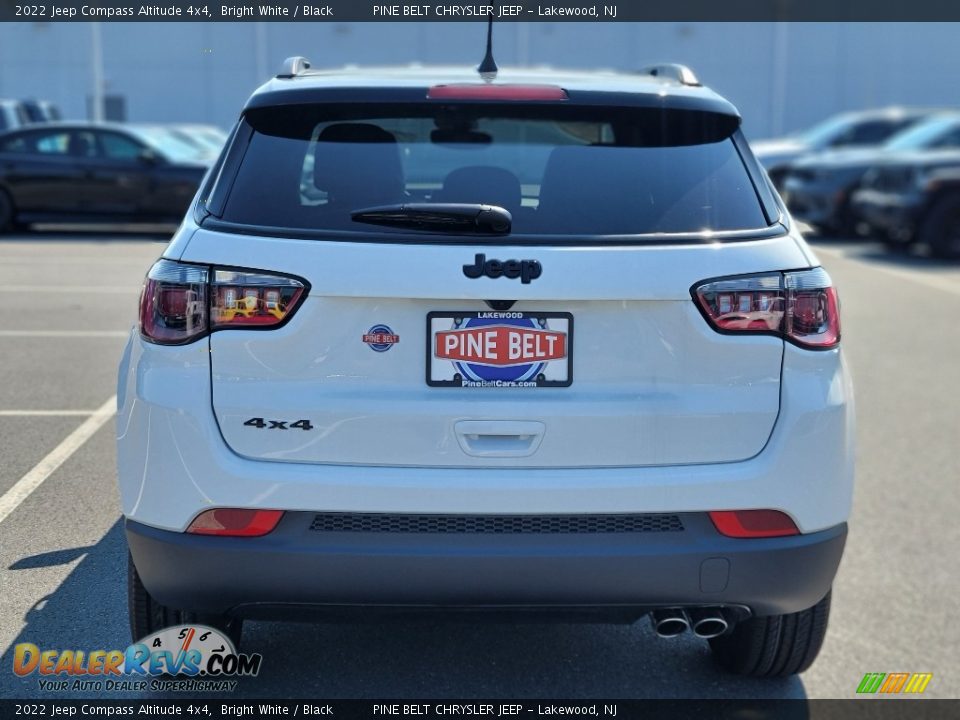 2022 Jeep Compass Altitude 4x4 Bright White / Black Photo #5