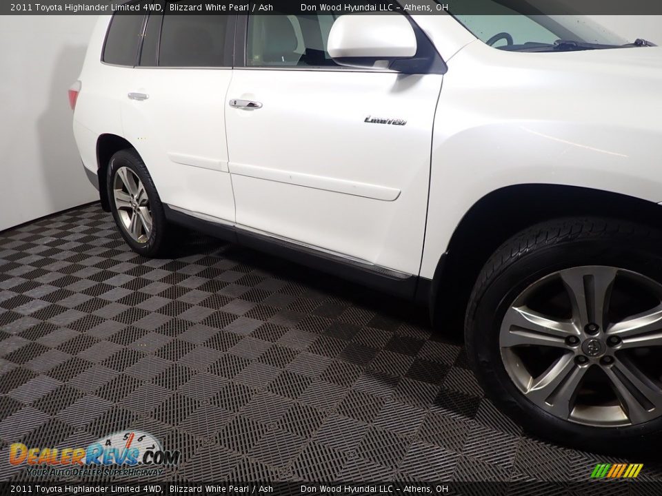 2011 Toyota Highlander Limited 4WD Blizzard White Pearl / Ash Photo #5